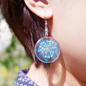 Real Flower Dangle Earrings, Floral Resin Earrings, Baby’s Breath Teardrop Dangle, Botanical Jewelry Summer Earrings Gift for Her, Mom, Wife