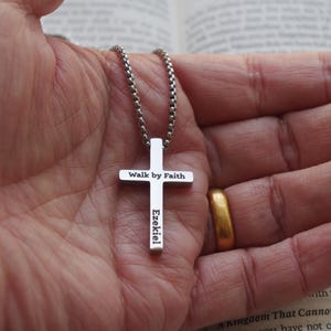 Collier croix personnalisé pour homme et femme, cadeau chrétien pour lui, papa, elle, baptême, confirmation, collier verset biblique, cadeau pour fils