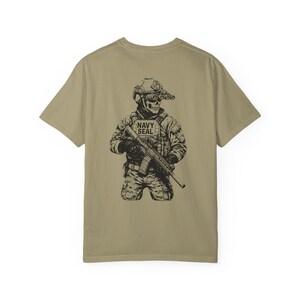 Navy Robbe Unisex T-Shirt, gefärbtes T-Shirt, Militärkleidung, veteranen Geschenk, Helden-Tribute-T-Shirt, lässige Alltagskleidung, einzigartiges Grafik-Shirt