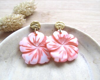 Hibiscus earrings, Hawaiien earrings, Shell flower earrings