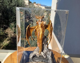 Figura de Lilith realizada en resina impresa en 3D y pintada a pincel.