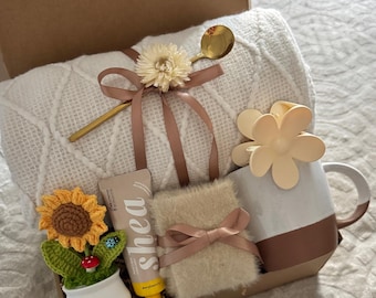 Cozy Huggy Box, Thinking of You Gift, Warm Comfort Set, Self Care Package, Aesthetic Gift for Her, Relaxing Spa Present, Get Well Basket