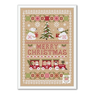 Puede incluir: Patrón de punto de cruz con una escena navideña con dos osos polares, un árbol de Navidad y un tren. El patrón incluye el texto "Merry Christmas".