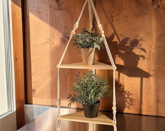Estante triangular flotante de madera / Tapiz de macramé para pared, ideal para sala de estar y dormitorio.