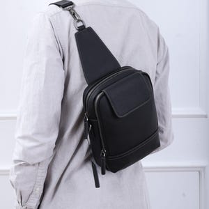 Borsa a tracolla in pelle di alta qualità, borsa a tracolla in pelle, regali personalizzati per uomo, borsa in pelle pieno fiore, borsa da torace fatta a mano