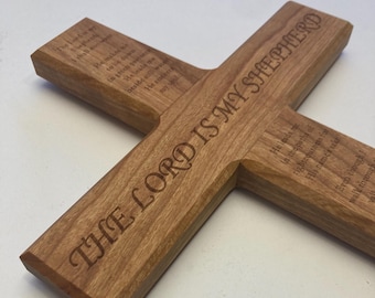 Handgefertigtes Holzkreuz mit Gravur - Sonderanfertigungen verfügbar