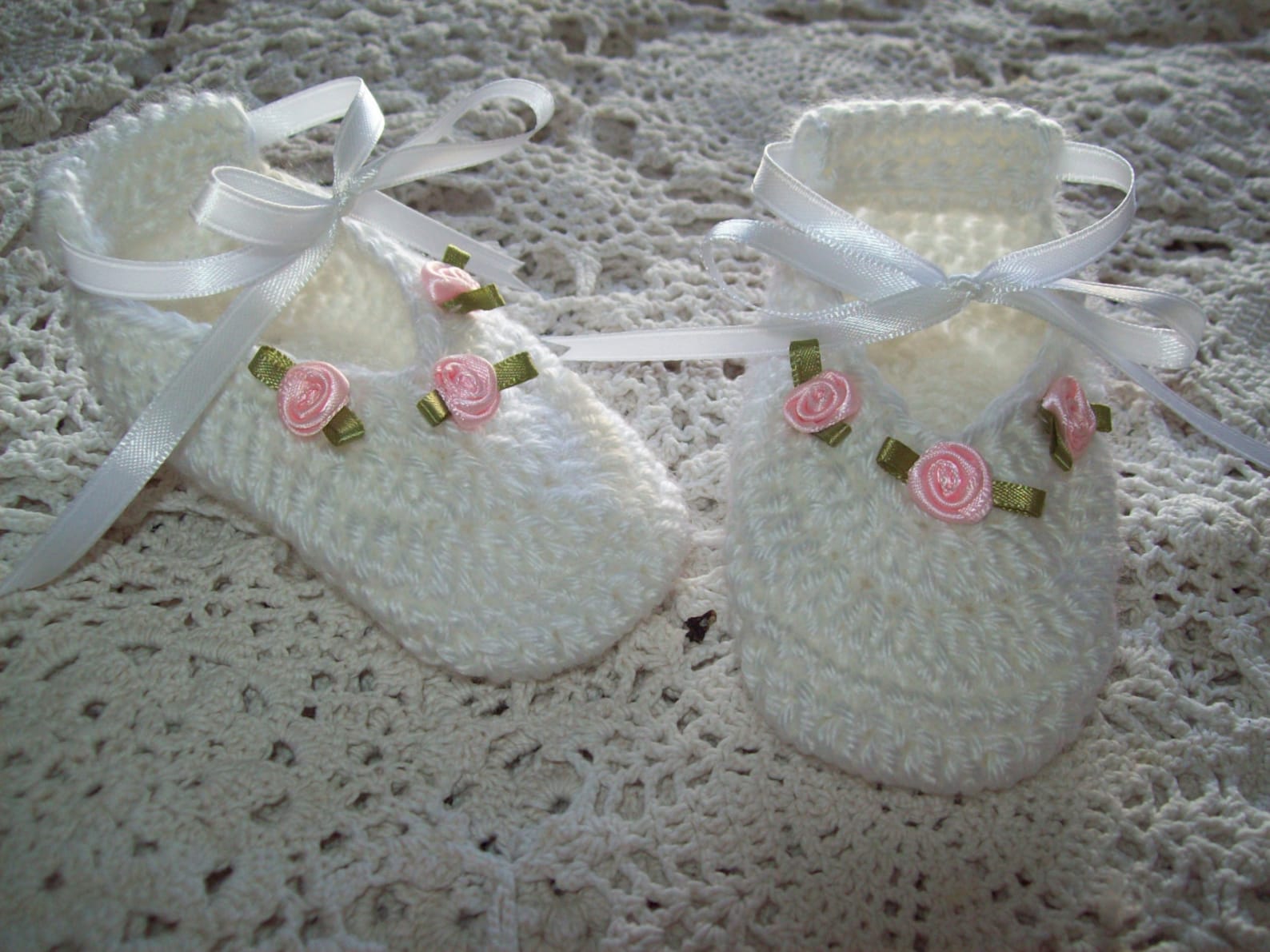 white & pink rose flower ballet slippers satin ribbon hand crochet baby girl booties