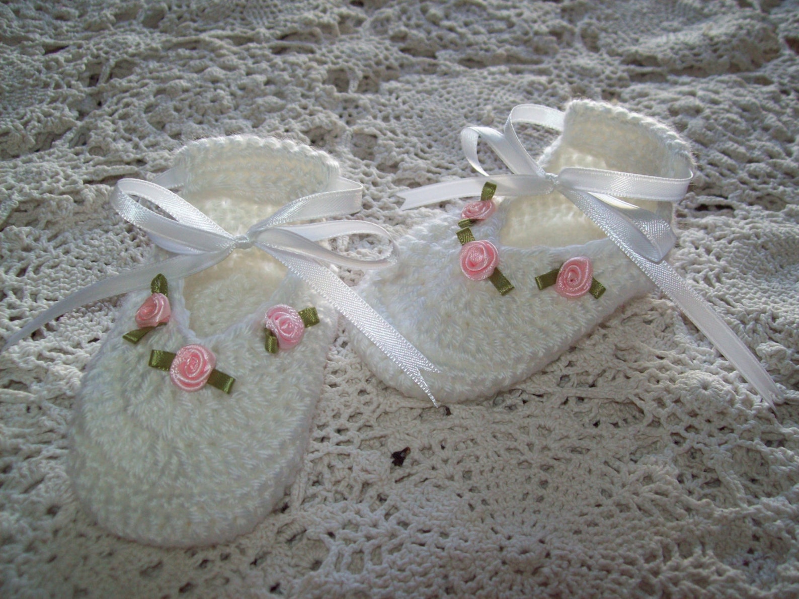 white & pink rose flower ballet slippers satin ribbon hand crochet baby girl booties