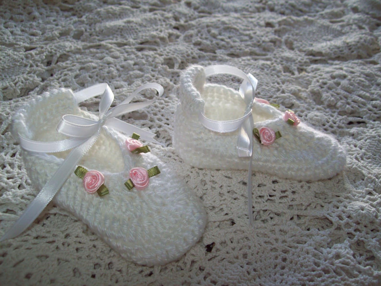 white & pink rose flower ballet slippers satin ribbon hand crochet baby girl booties