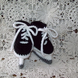 Ishockeyskridskor Baby Spädbarn Nyfödd Virkade Stövlar Unik Babyshower Gåva *FOTO REKVISITA* bild 2