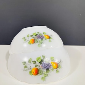 Set of 2 Arcopal &#39;Fruits de France&#39; Milk Glass Bowl - Vintage Arcopal France Fruit Bowls – Retro French Kitchenware