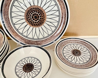 Piatto vintage Royal China Cavalier Ironstone – Stoviglie MCM Sunflower