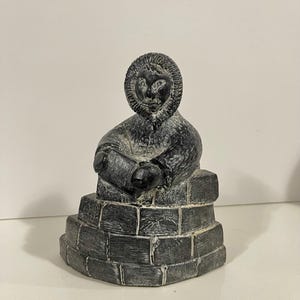 Nuvuk Canada - Inuit Eskimo Building Igloo - Soapstone Carving - made in Canada