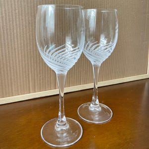 Set of 2 Vintage Etched Swirl Crystal Wine Glasses 5oz – Elegant Clear Stemware