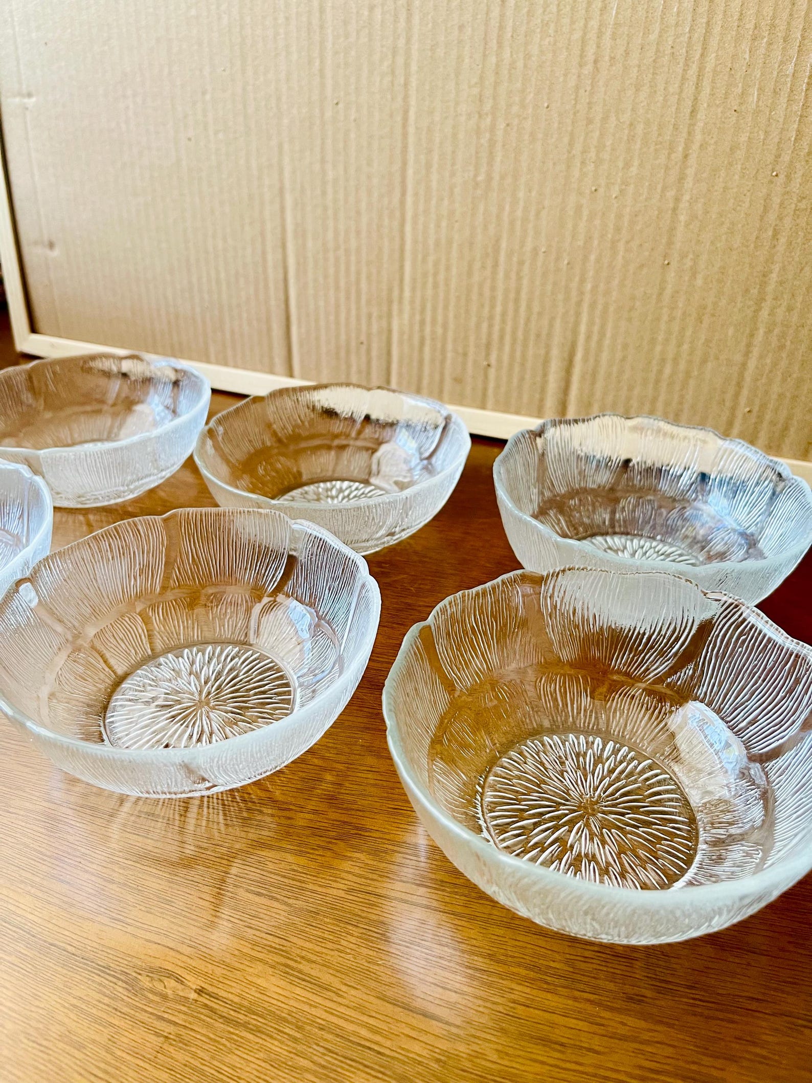 Vintage Arcoroc Fleur Clear Glass Small Bowls and Dessert / Saucer Plates – Set of 6 Bowl - Set of 5 Plates - Vintage Arcoroc France
