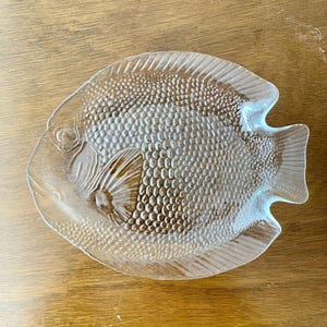 Vintage Arcoroc France Fish Plate – Clear Glass Serving Dish – 10&quot; x 8.5&quot; Textured Pressed Glass – Coastal Nautical Table Decor