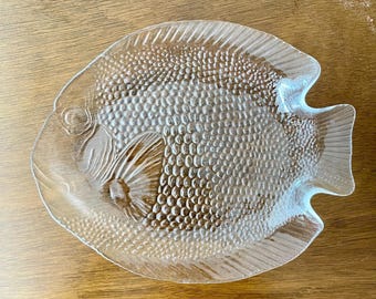ヴィンテージ アルコロック フランス 大きな魚の形をしたガラスの皿と