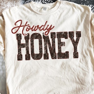 Howdy Honey PNG, Retro Western Checkered PNG, Country Cowgirl Sublimation, Rodeo Shirt Design, Southern Style PNG, Western Shirt Design