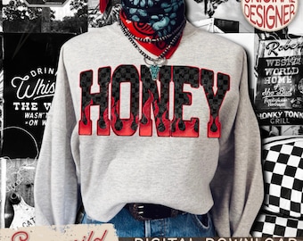 PNG moderno y atrevido de miel a cuadros, cita impactante del oeste desgastada, diseño gráfico de camiseta grunge del oeste, PNG de Yallternative