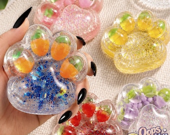 Transparente Katzenpfoten-Quetschfigur in Fruchtform – Weiches, langsam zurückfederndes Stressabbau-Spielzeug, kleine Geschenkidee