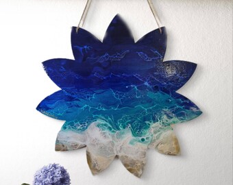 Acrylmalerei – abstrakte Fluid Art – sonnenförmige Holztafel – stellt das Meer dar