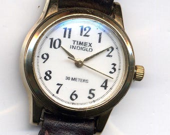 Ladies Vintage Timex Indiglo 30 m L6 c1980s