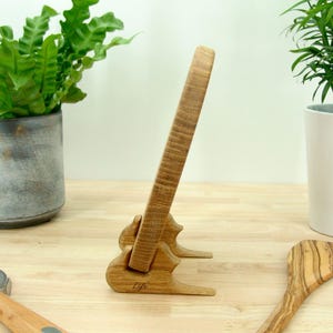 Hand made solid Oak Ring of Power inscription engraved chopping board with display stand - Lord of the Rings gift by Life UK