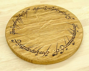 Ring der Macht Schneidebrett, Elbische Gravur aus Eiche, Bambus und Buche: Herr der Ringe Geschenk - Mittel 23 cm 9"