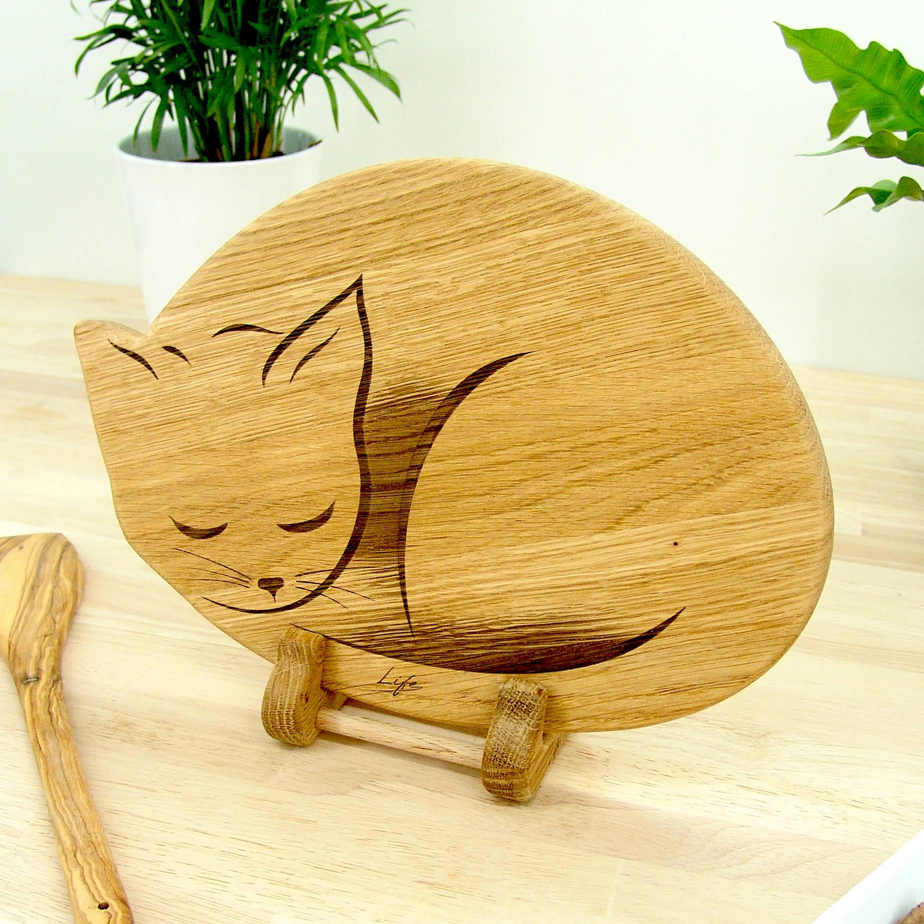 木製猫型まな板：猫好きへの人生を変える贈り物 - オーク材とブナ材を