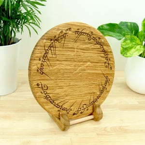 Hand made solid Oak Ring of Power inscription engraved chopping board with display stand - Lord of the Rings gift by Life UK