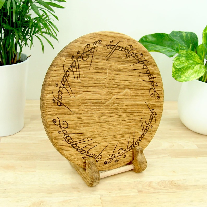 Hand made solid Oak Ring of Power inscription engraved chopping board with display stand - Lord of the Rings gift by Life UK