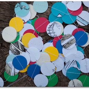 Dr. Seuss Paper Kreise Garland - 9 Fuß - grüne Eier & Schinken mit roten, blauen, grünen und gelben Karton - fertig zum Schiff