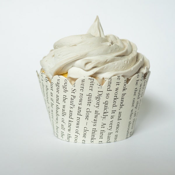 Chronicles of Narnia Cupcake Wrappers - One dozen wrappers - Book pages - Upcycled - Nerd party - Ready to ship