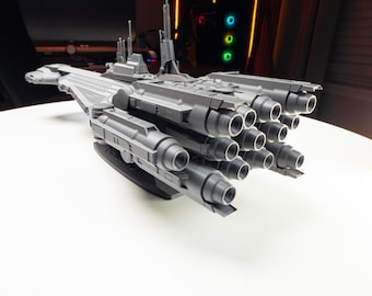 Halcyon Starcruiser Model Kit – Star Wars-Inspired Collectible Display Ship
