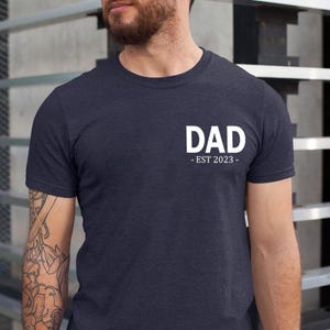 Dad Est 2025 T-shirt, New Dad Shirt, Gift for Dad, Pregnancy Announcement to Dad, Dad Surprise Gift, Dad Gift from Wife, Dad Birthday Gift T