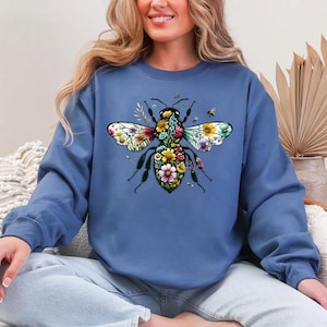 Bee Wildflower Sweatshirt, Bee Sweat, Nature Long sleeve, Summer Tee, Cute Bee Tee, Bee Botanical Shirt, Honeybee Shirt,Beekeeper Gift Sweat