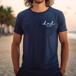 Dad Est 2025 T-shirt, New Dad Shirt, Gift for Dad, Pregnancy Announcement to Dad, Dad Surprise Gift, Dad Gift from Wife, Dad Birthday Gift T