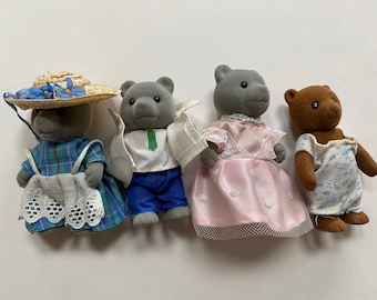 Epoch Calico Critters Sylvanian Family Dolls Evergreen Gray Bear Family plus extra