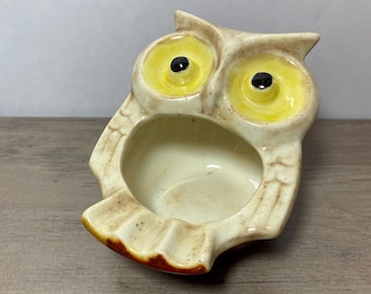 ミッドセンチュリー　陶器　オブジェ　灰皿　インテリア小物　no.2 ミッドセンチュリーの小田切フクロウの丸い陶器の灰皿と小物入れ