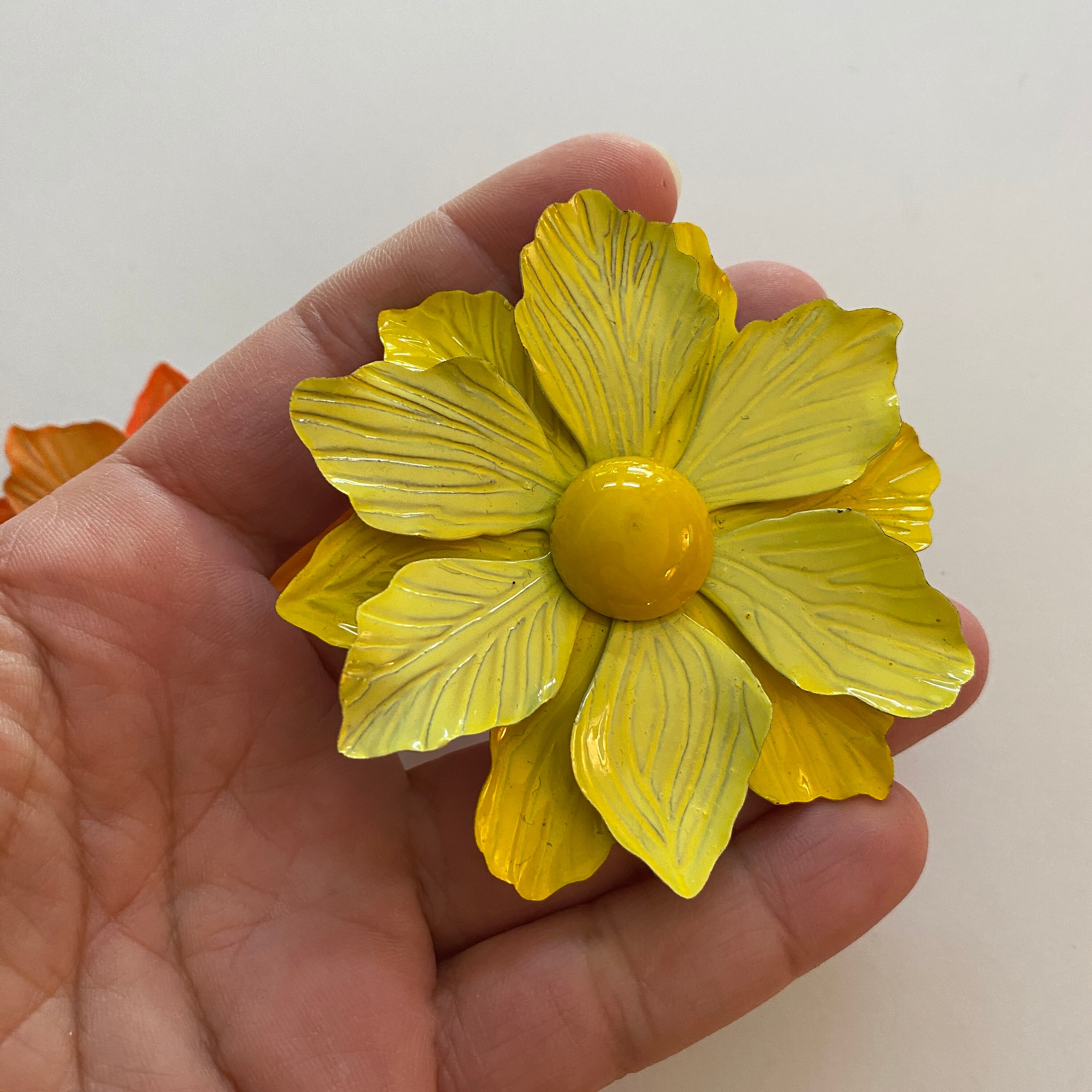 Belle Broche Vintage Fleur Émail Jaune Rose Orange Sur Base Argenté - Bijou Ancien N°182
