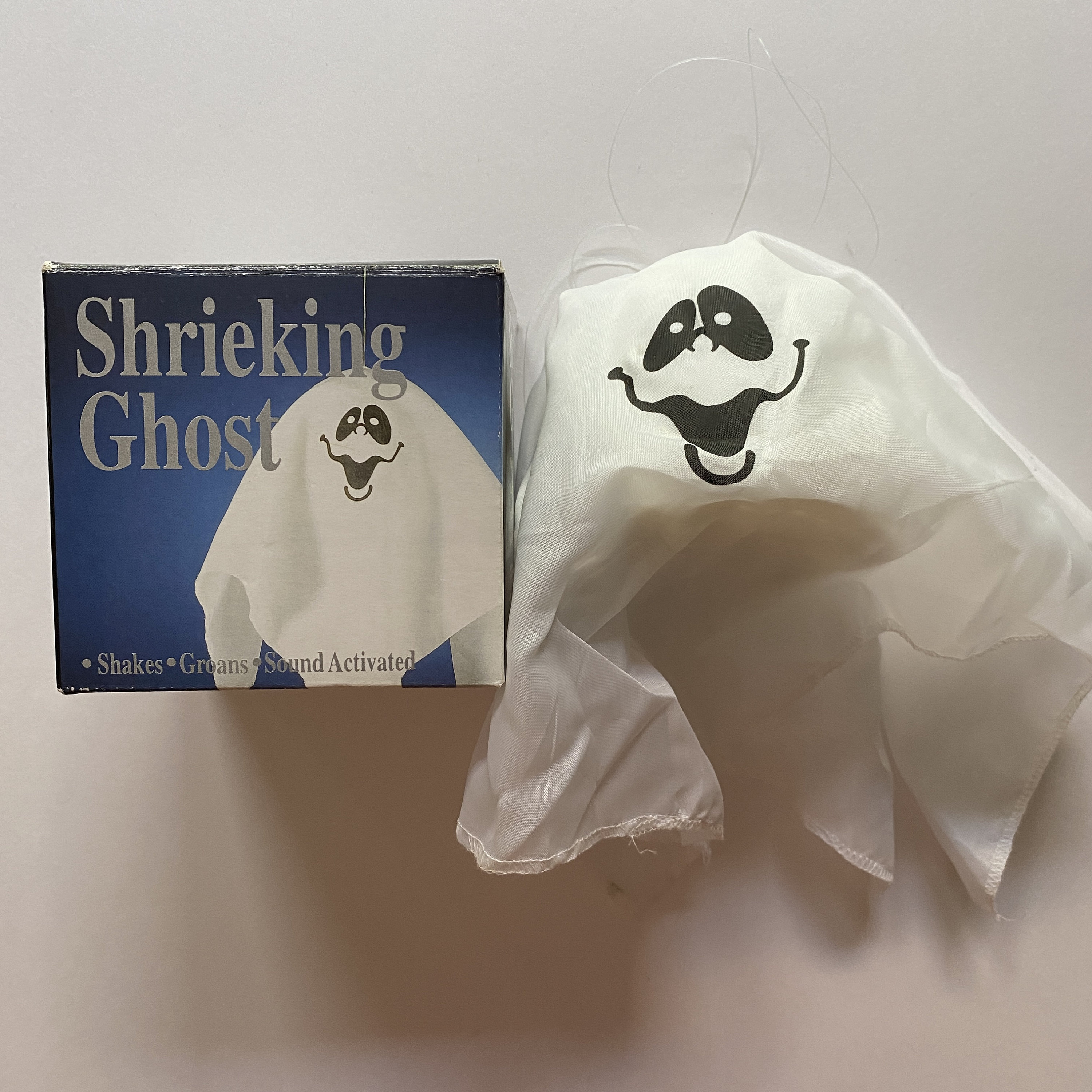 1993 Shrieking Ghost Gemmy Halloween Decoration Lights up Makes