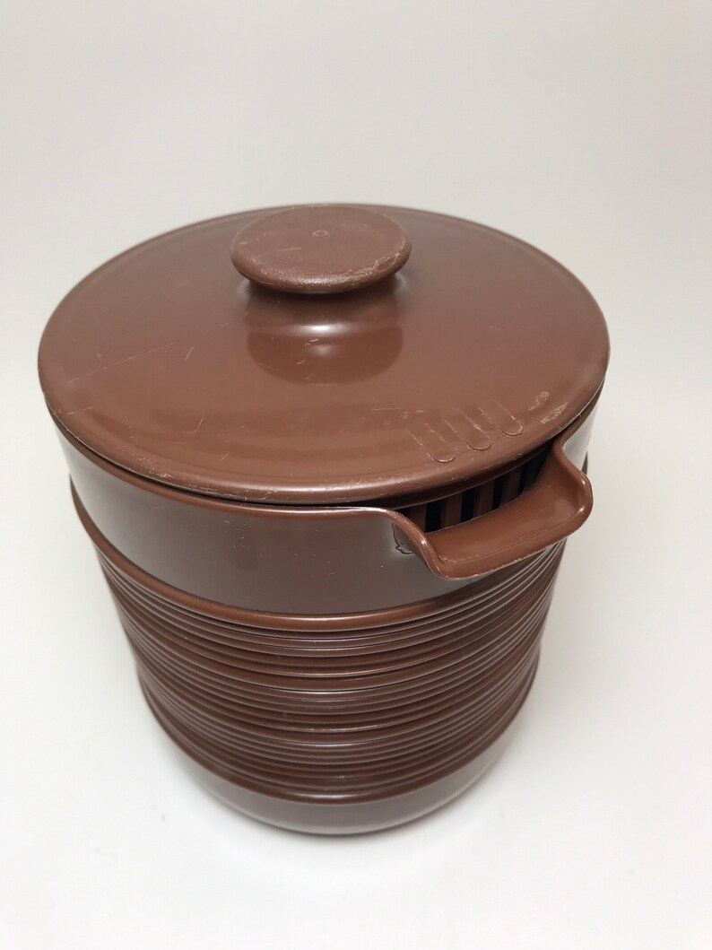 1970s Rubbermaid Juice Pitcher Brown Plastic Kitchen Kitsch Etsy