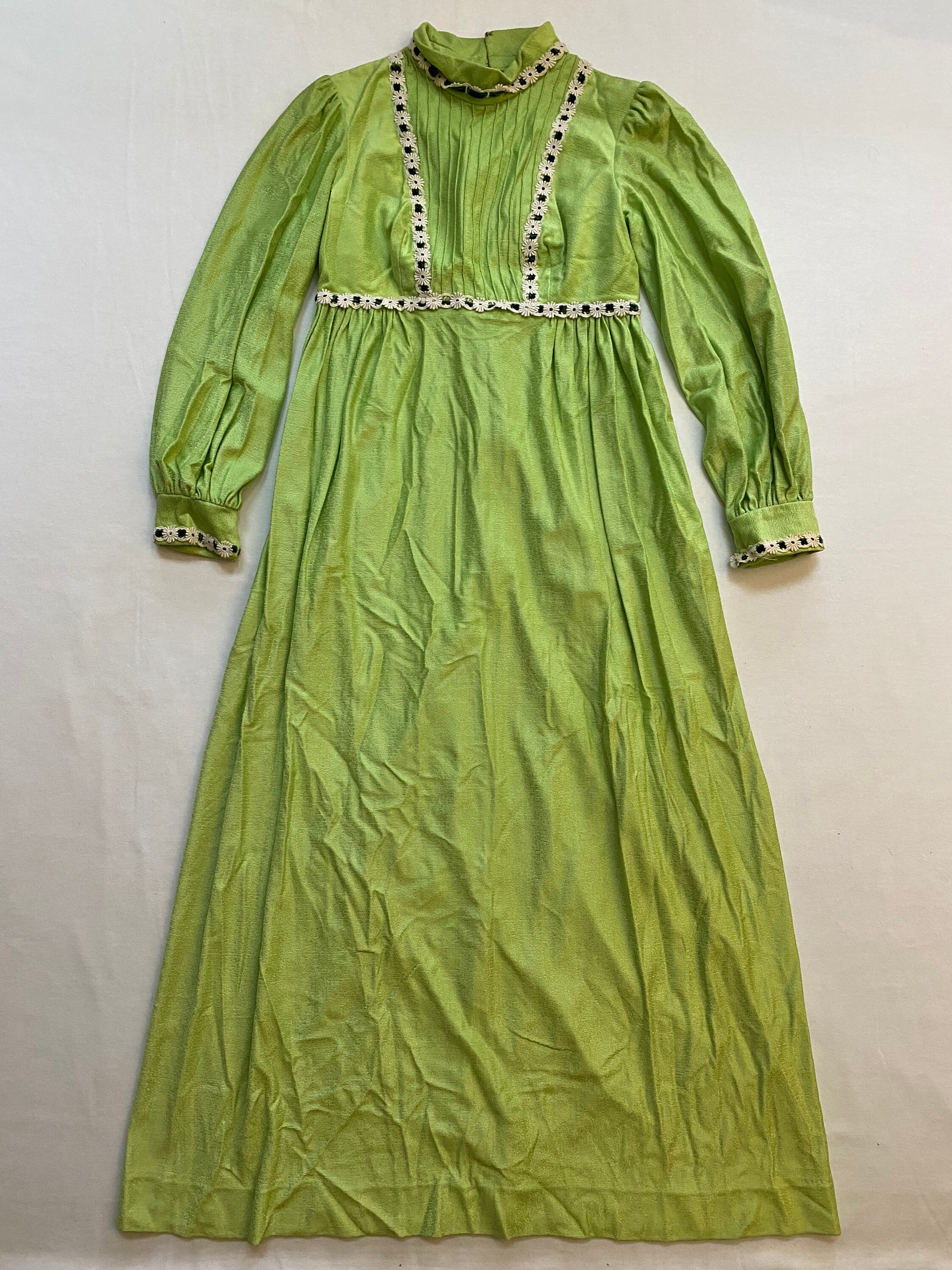 Vintage Dress Handmade Green Fair Maiden Medieval Green Floral Trim Ladies Small 1960s 1970s Vintage Dress Handmade Green Fair Maiden Medieval Green Floral Trim Ladies Small 1960s 1970s