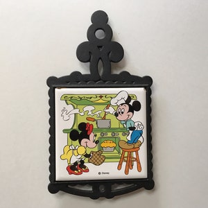 Disney Kitchen Gift Set! Silicon Trivets + Towels + Cooking Tools! Mickey &  Minnie Mouse Set with Gift Box! 