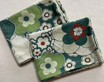Vintage Handmade Flower Power Pillowcases Pair Standard Size Bedding Linens Green Floral