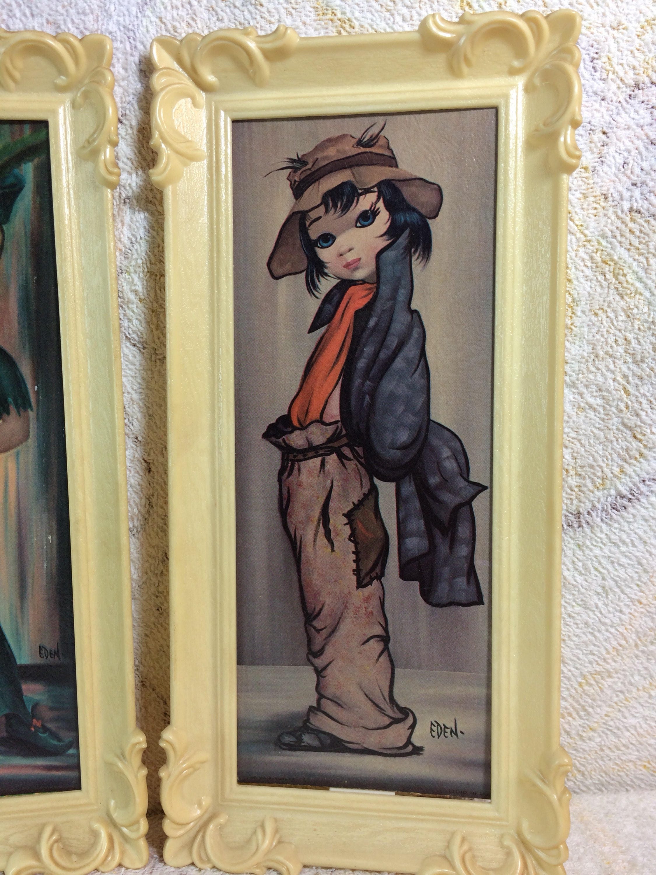Pair of Vintage 1960s Eden Big Eye Prints Plastic Frames Robin