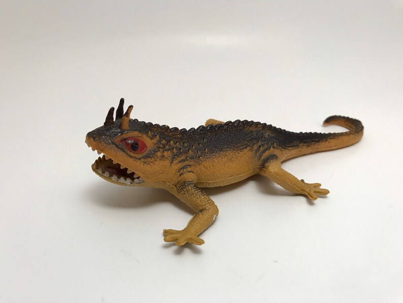 dinosaur with lizard head