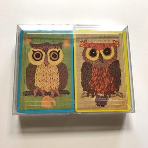 VENTE jeu de cartes double jeu de cartes Owl Crewel Soirée jeux jeux de cartes complets jeux de cartes groovy poker rami vieille femme de chambre pont coeurs éphémères