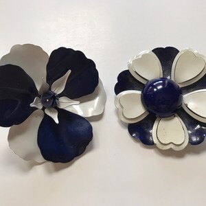 Vintage Enamel Flower Brooch Pair Blue White Metal Jewelry Retro Kitsch 60s 70s Groovy Fashion Accessories