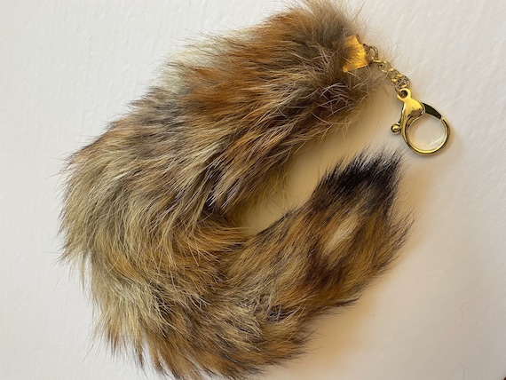 Squirrel store tail keychain